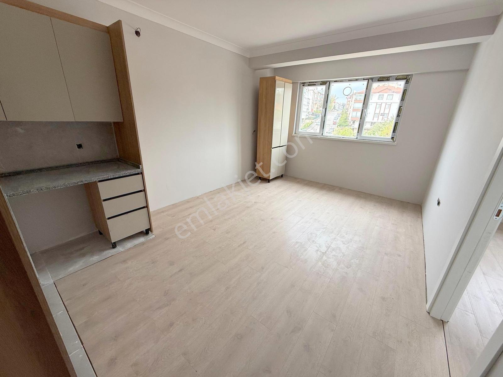 Erciyas'tan Cadde Üzeri Askeriye Yakını Katta 1+1 Sıfır Daire — fotoğraf 6
