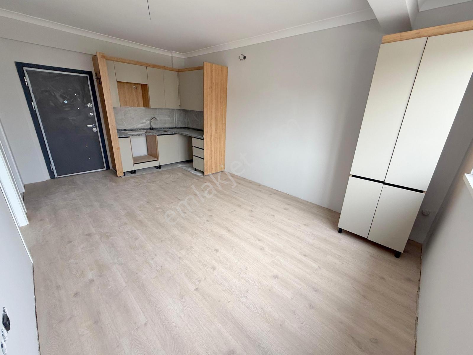 Erciyas'tan Cadde Üzeri Askeriye Yakını Katta 1+1 Sıfır Daire — fotoğraf 8