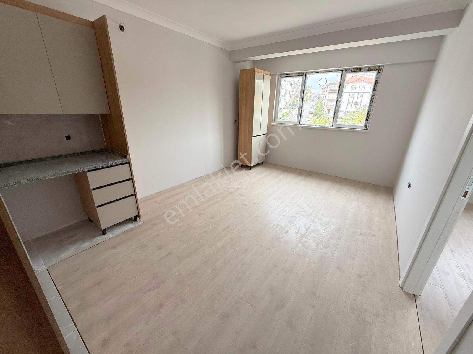Erciyas'tan Cadde Üzeri Askeriye Yakını Katta 1+1 Sıfır Daire — fotoğraf 9