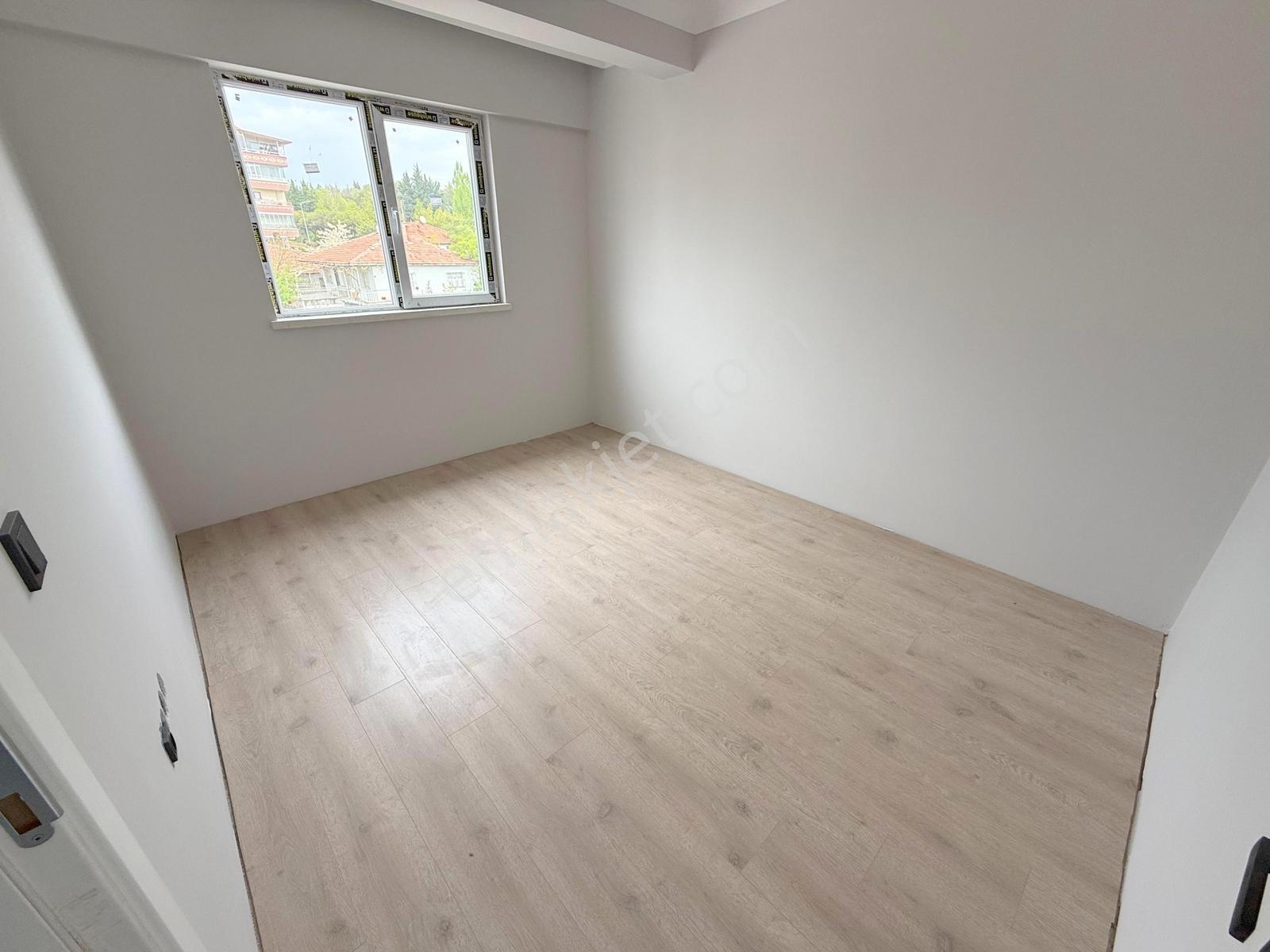 Erciyas'tan Cadde Üzeri Askeriye Yakını Katta 1+1 Sıfır Daire — fotoğraf 10