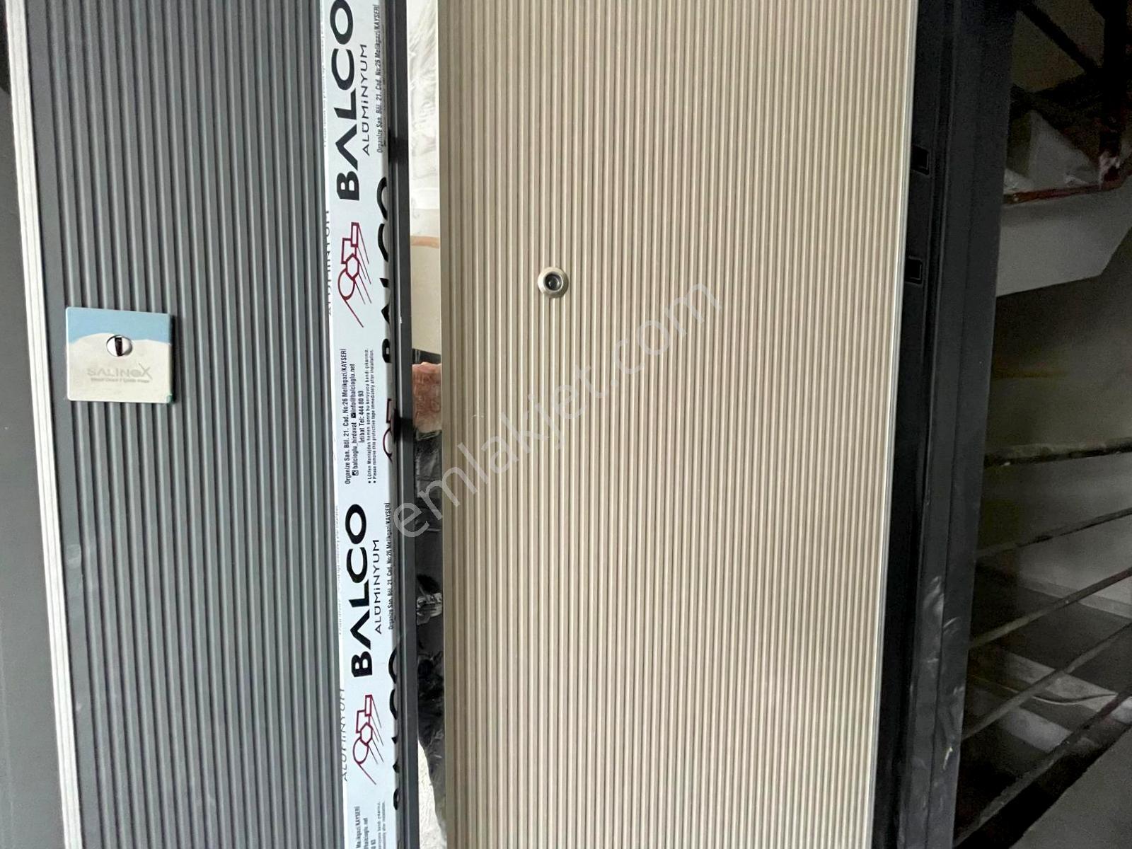 Erciyas'tan Cadde Üzeri Askeriye Yakını Katta 1+1 Sıfır Daire — fotoğraf 15
