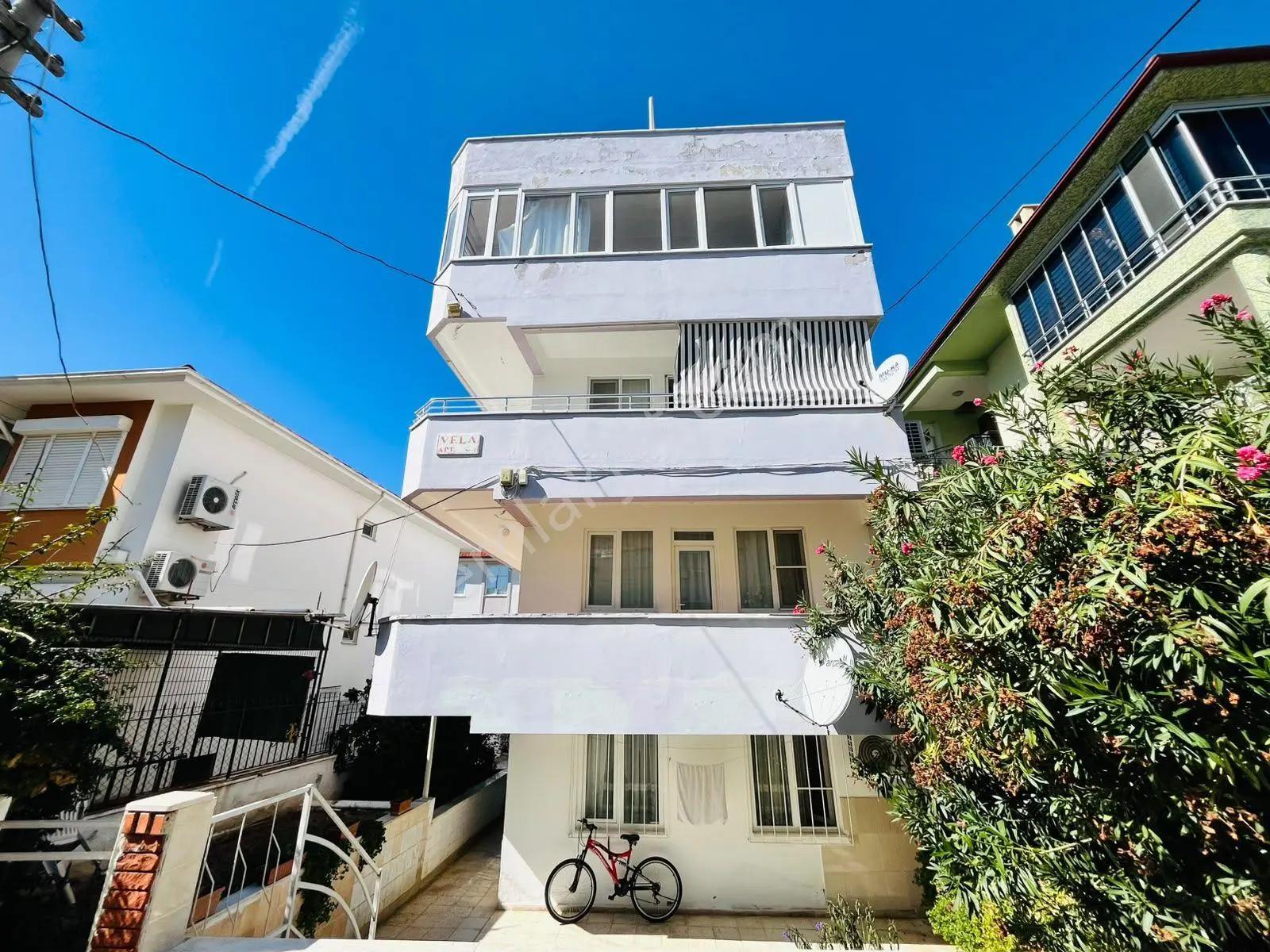 Altınoluk Denize Yakın Katta Tek Daireli Bina Da Masrafsız 2.kat 3+1 Satılık Daire — fotoğraf 3