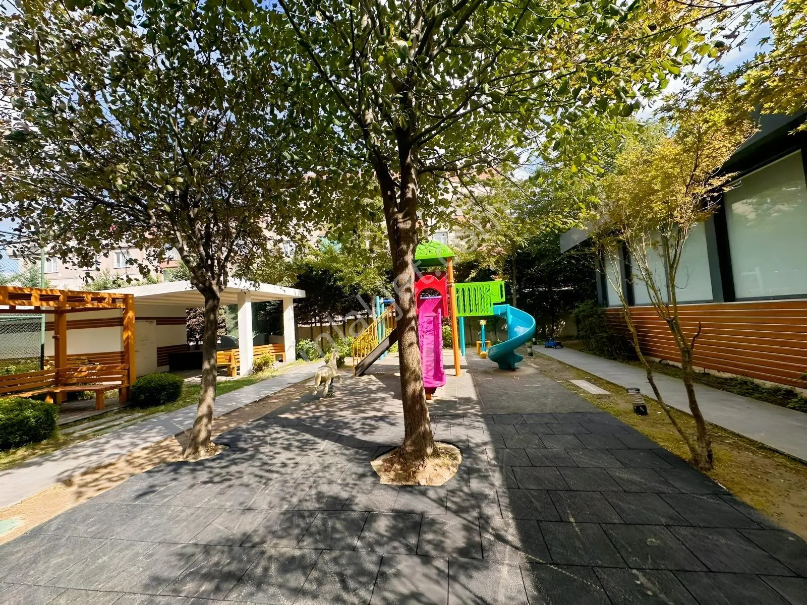 Gaziosmanpaşa Barbarosta Havuzlu Sitede Geniş 3+1 Arakat Daire — fotoğraf 3