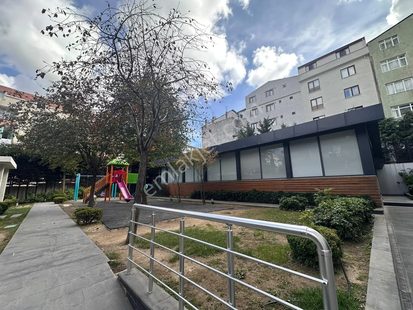 Gaziosmanpaşa Barbarosta Havuzlu Sitede Geniş 3+1 Arakat Daire — fotoğraf 4