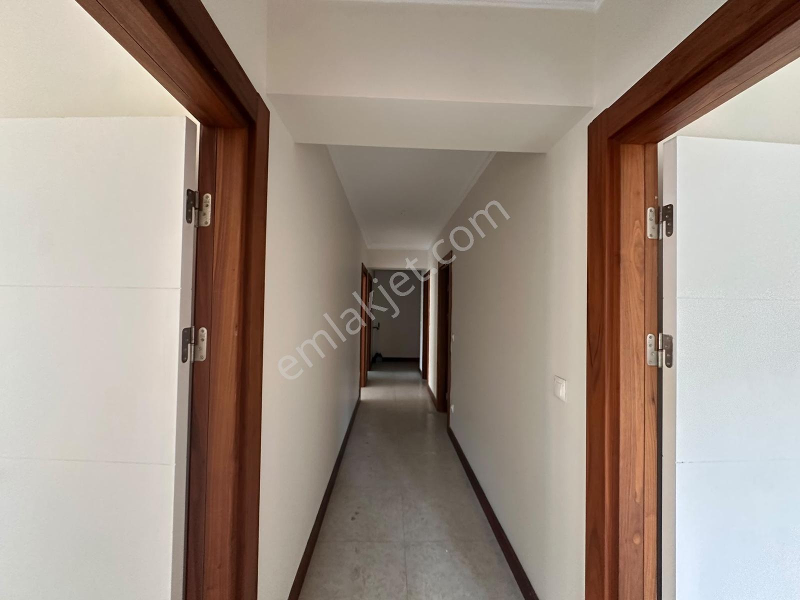 Gaziosmanpaşa Barbarosta Havuzlu Sitede Geniş 3+1 Arakat Daire — fotoğraf 33