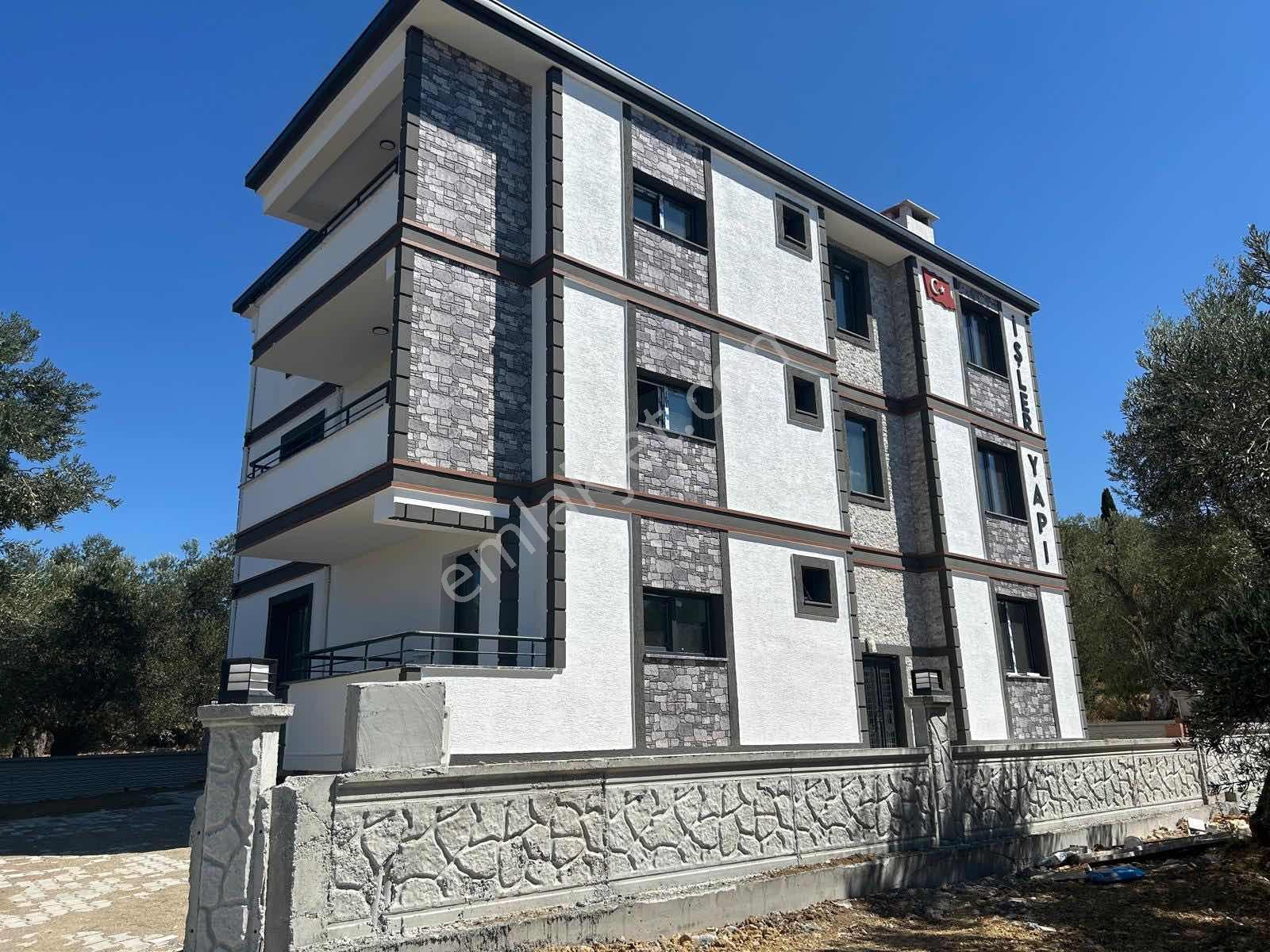 Sakin Huzurlu Bir Yaşam İsteyenlr Denize Yakın Ara Kat 1+1 Daire