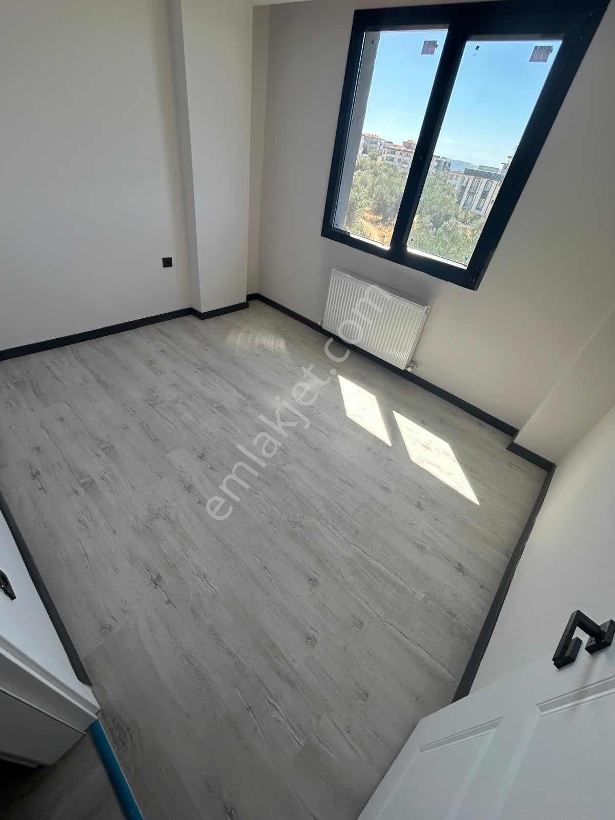 Sakin Huzurlu Bir Yaşam İsteyenlr Denize Yakın Ara Kat 1+1 Daire — fotoğraf 4