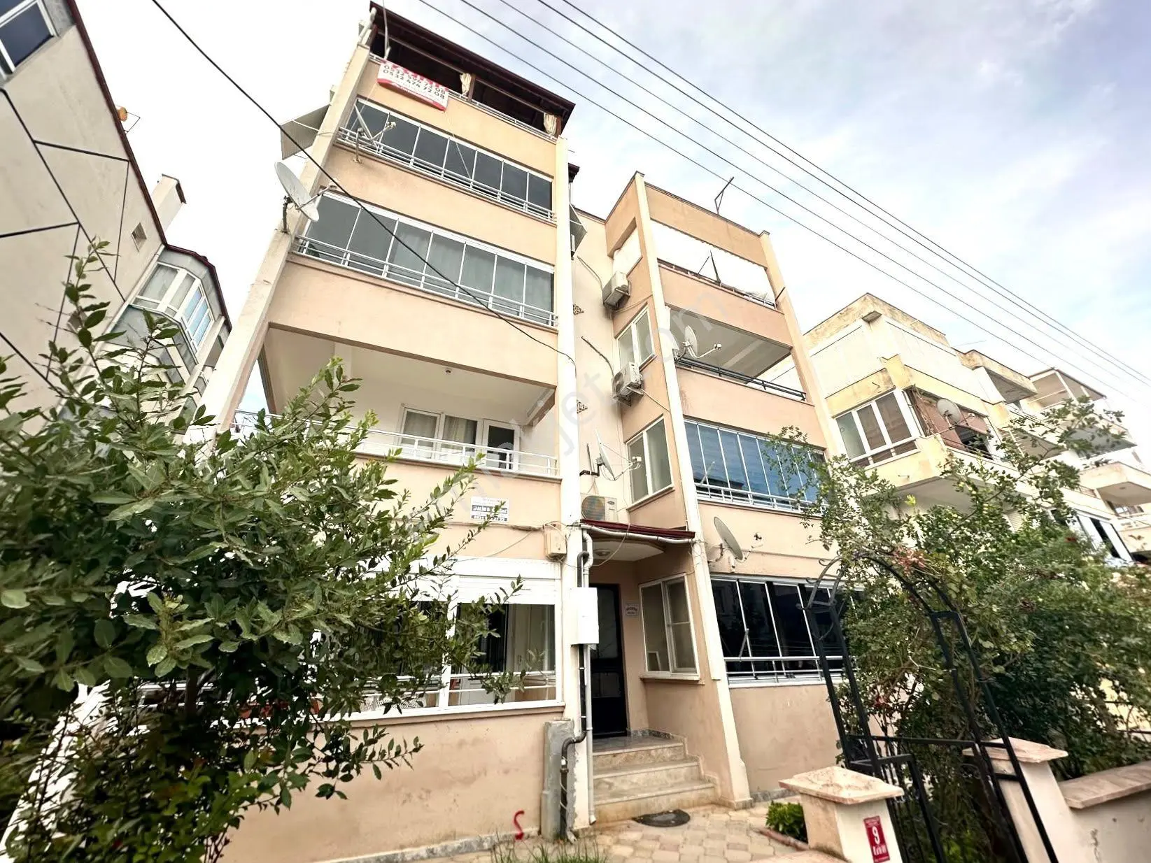 Yetkisi Referans'Tan Akçay Merkez'De Denize 300 Mt Ön Cephe Geniş 4+1 Dubleks