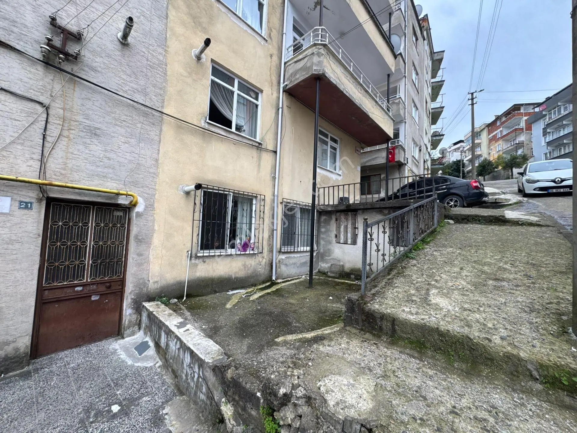 İnanç Emlaktan Giresun Fevziçakmakta Yenimahallede 2+1 Satılık Giriş Kat Daire