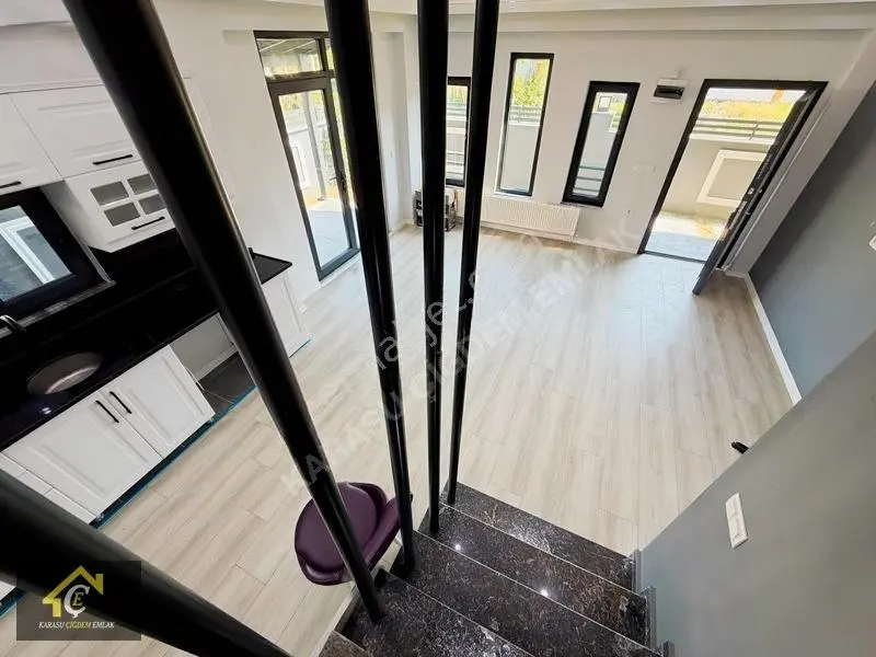 Denize Çok Yakın 3+1 Satılık Tripleks ''iskanlı'' — fotoğraf 12