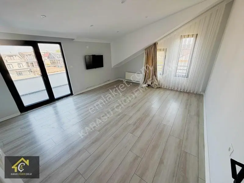 Denize Çok Yakın 3+1 Satılık Tripleks ''iskanlı'' — fotoğraf 18