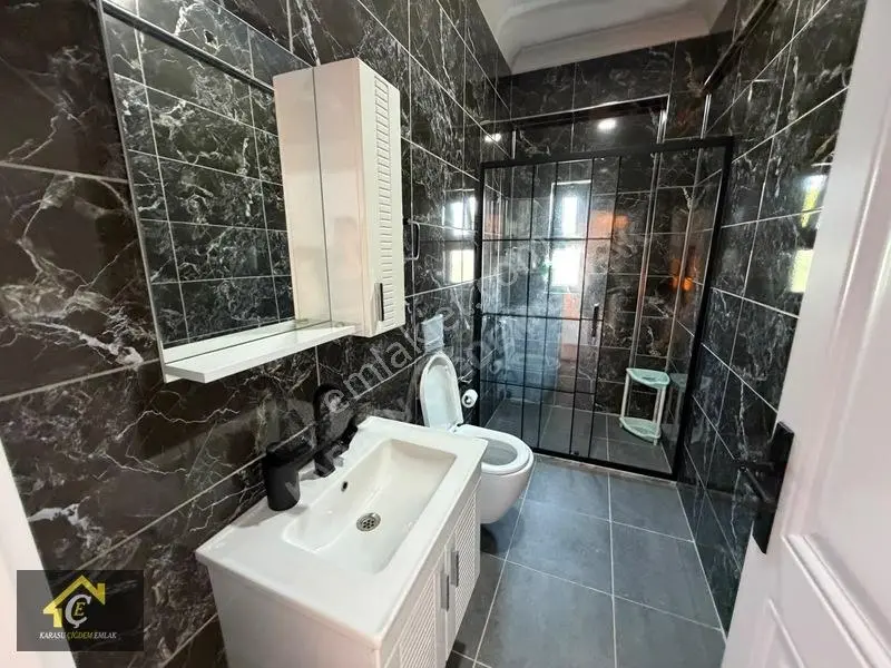 Denize Çok Yakın 3+1 Satılık Tripleks ''iskanlı'' — fotoğraf 22