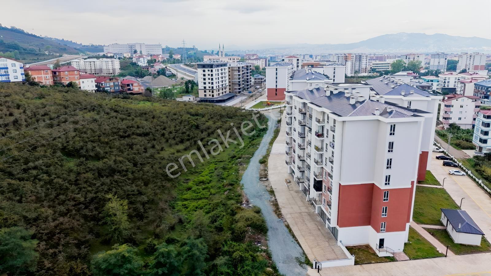 Turnasuyunda Satılık Balkonlu Ve Yerden Isıtmalı 1+1 Daire — fotoğraf 2