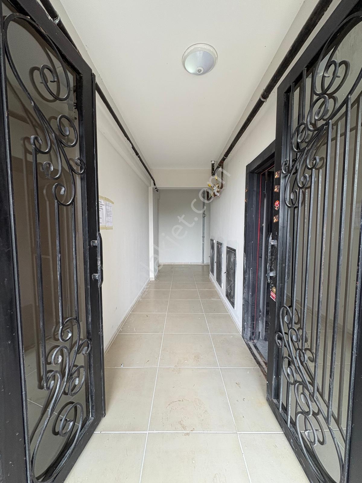 Turnasuyunda Satılık Balkonlu Ve Yerden Isıtmalı 1+1 Daire — fotoğraf 3