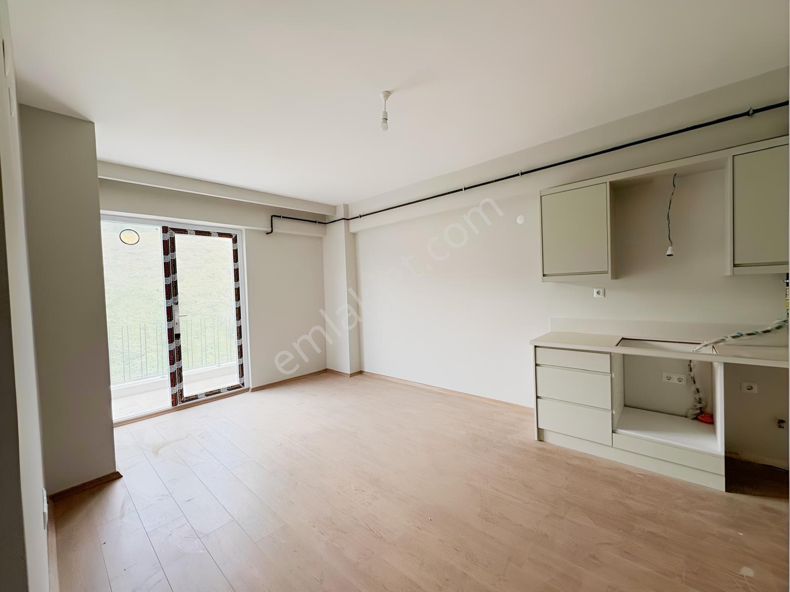 Turnasuyunda Satılık Balkonlu Ve Yerden Isıtmalı 1+1 Daire — fotoğraf 6