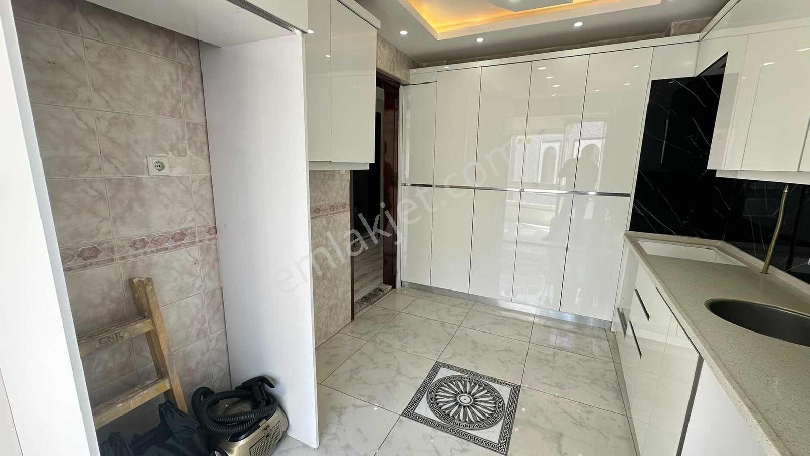 Güzelyalı Mh Sahile Yürüme Mesafesi 3+1 Arakat Genç Bina Satılık — fotoğraf 4
