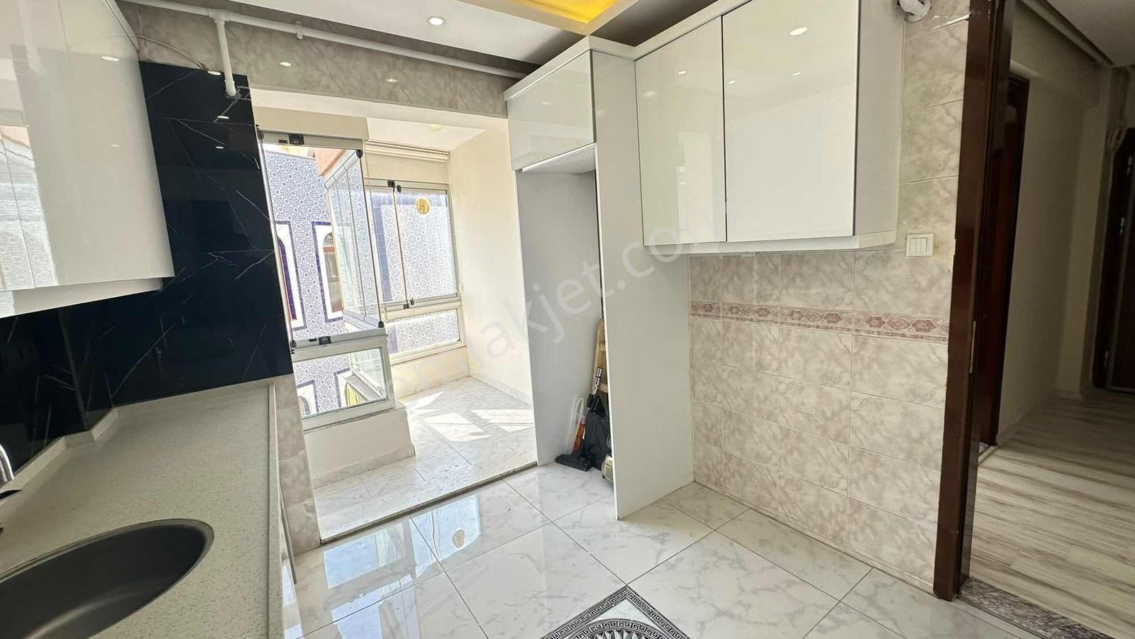 Güzelyalı Mh Sahile Yürüme Mesafesi 3+1 Arakat Genç Bina Satılık — fotoğraf 5