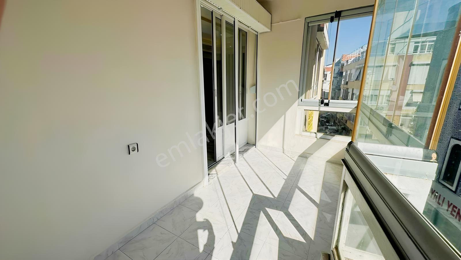 Güzelyalı Mh Sahile Yürüme Mesafesi 3+1 Arakat Genç Bina Satılık — fotoğraf 9