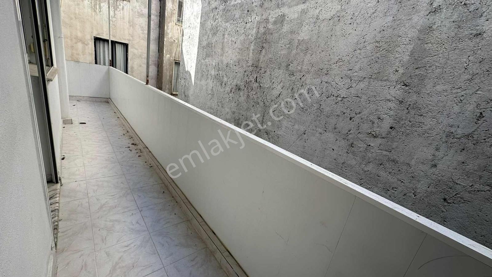 Güzelyalı Mh Sahile Yürüme Mesafesi 3+1 Arakat Genç Bina Satılık — fotoğraf 22
