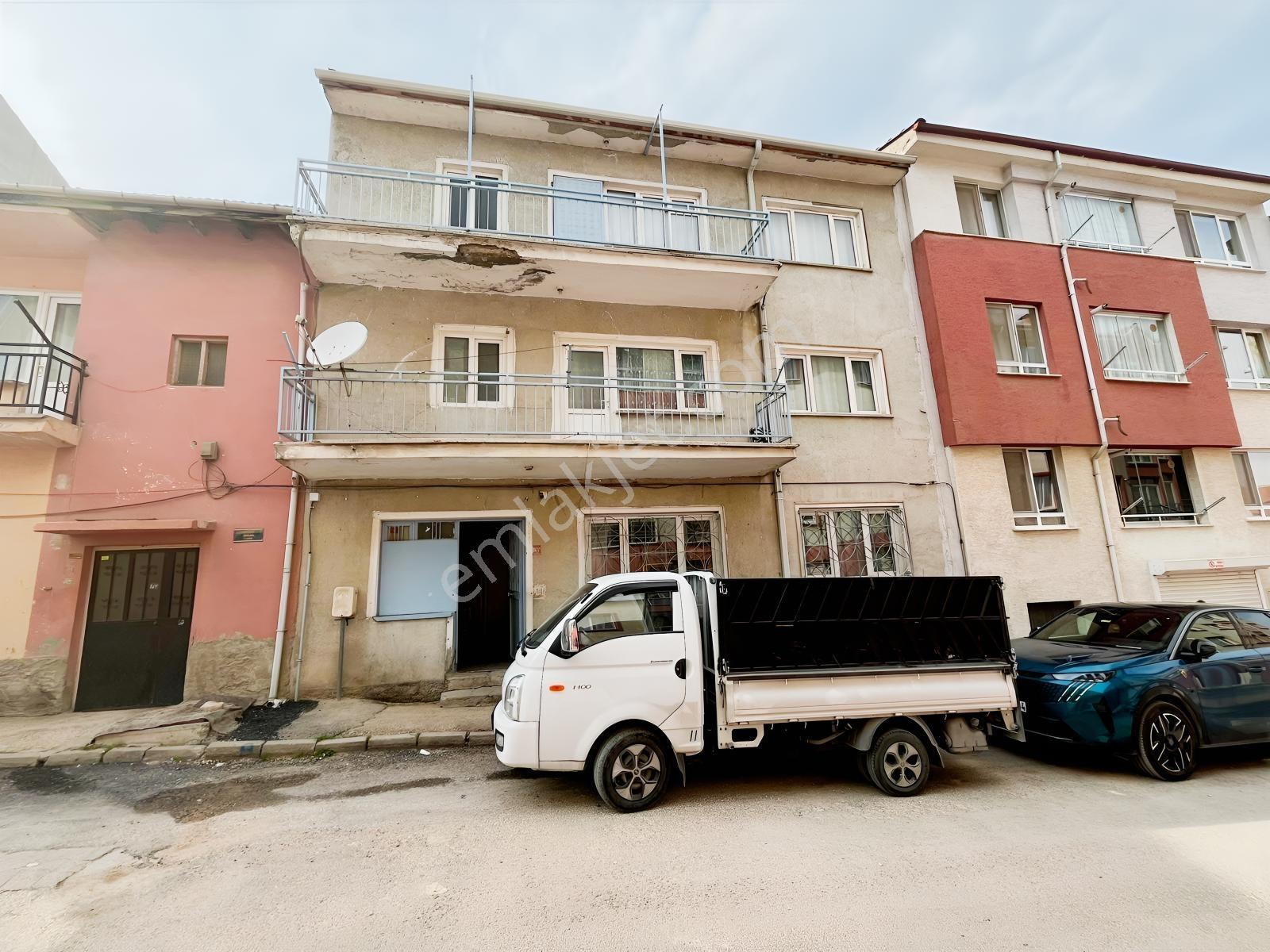 Turyap Kurtuluş'Tan Acil Satılık 3 Katlı Komple Bina