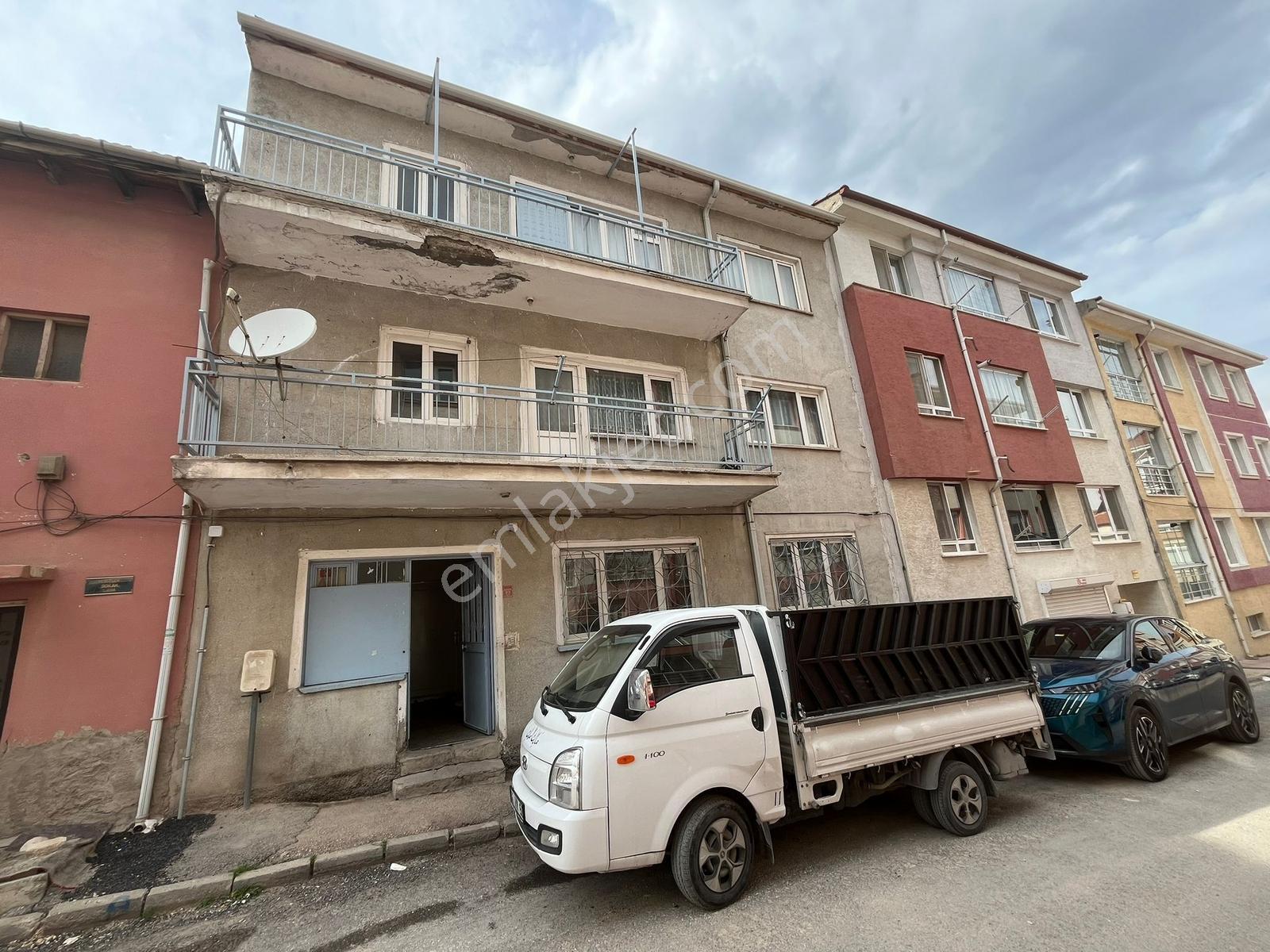 Turyap Kurtuluş'tan Acil Satılık 3 Katlı Komple Bina — fotoğraf 2