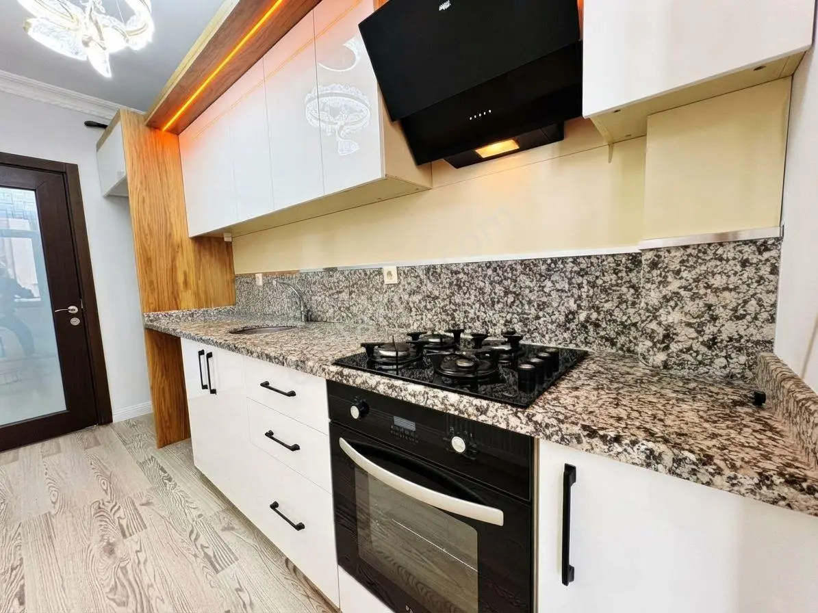Aktiften Akçay'da Satılık 7 Yaşında Arakat Harika Tasarımlı 2+1 Daire — fotoğraf 3