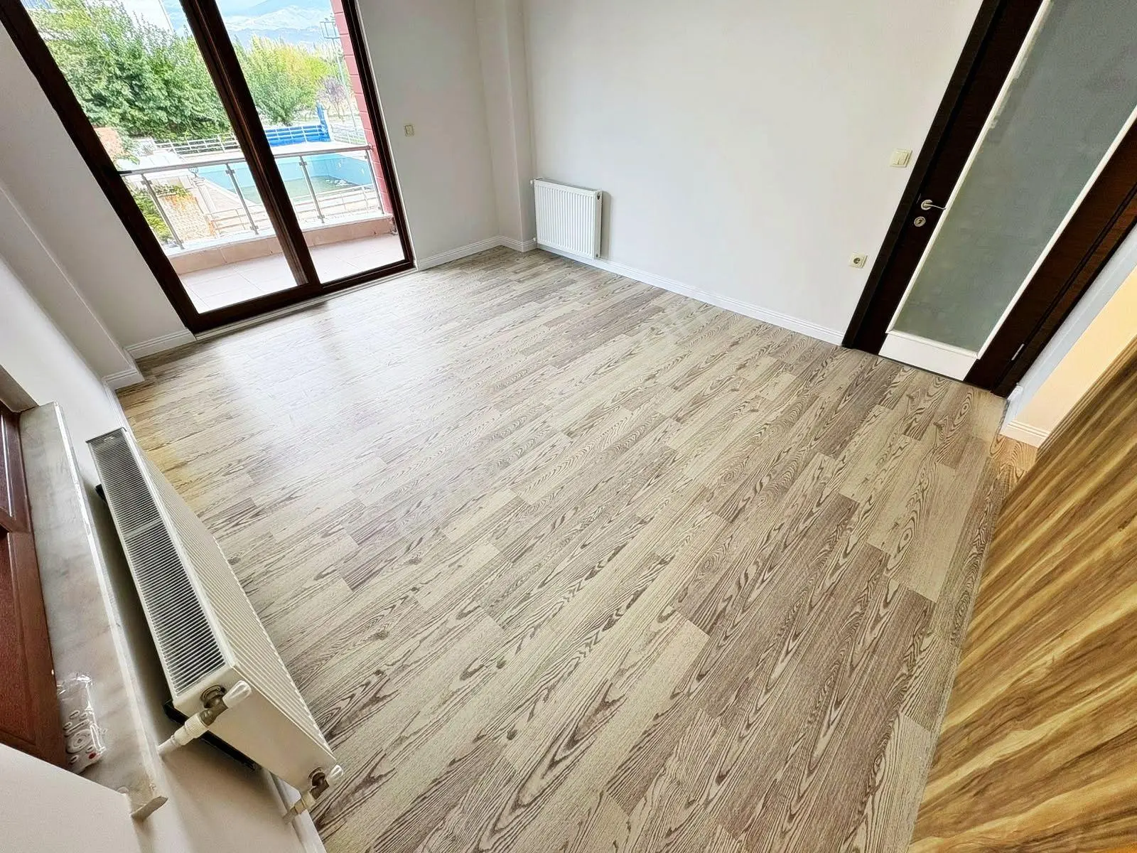 Aktiften Akçay'da Satılık 7 Yaşında Arakat Harika Tasarımlı 2+1 Daire — fotoğraf 4