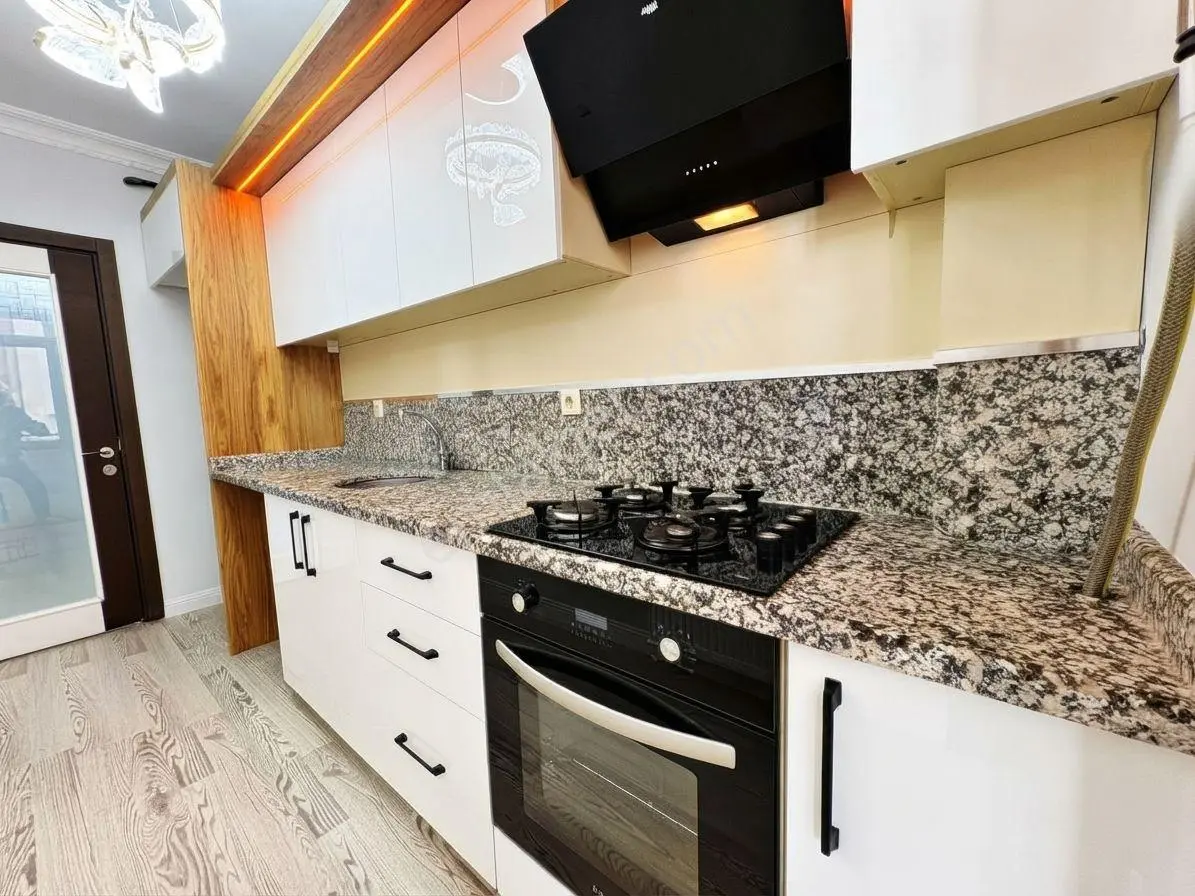 Aktiften Akçay'da Satılık 7 Yaşında Arakat Harika Tasarımlı 2+1 Daire — fotoğraf 6