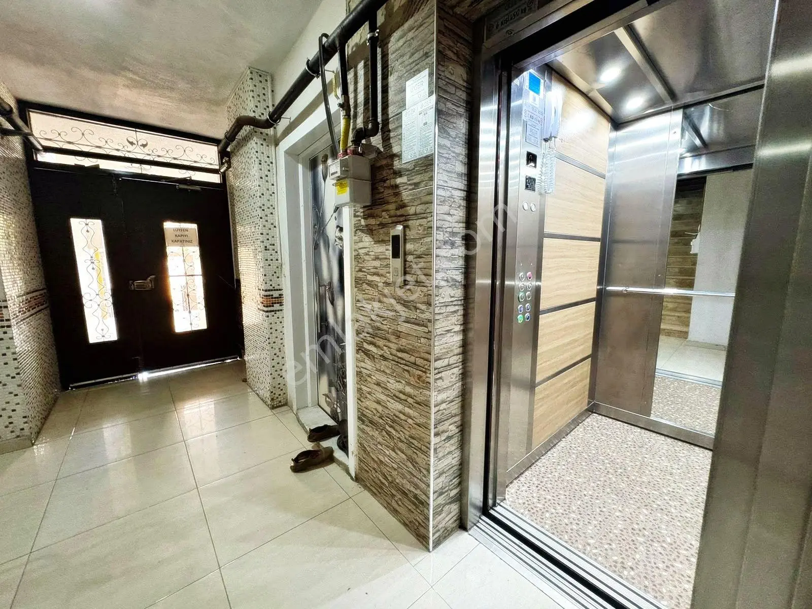 Aktiften Akçay'da Satılık 7 Yaşında Arakat Harika Tasarımlı 2+1 Daire — fotoğraf 8
