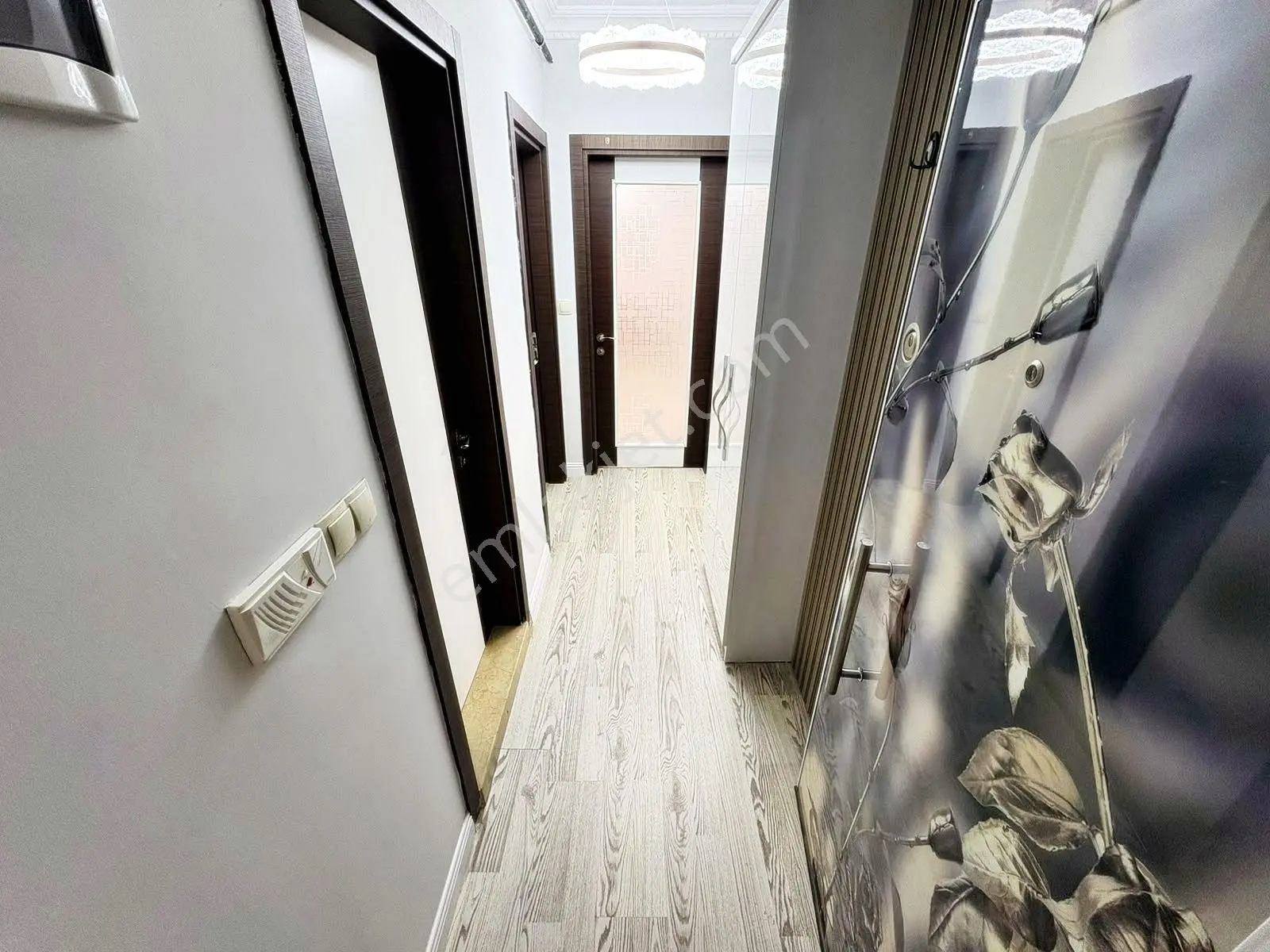Aktiften Akçay'da Satılık 7 Yaşında Arakat Harika Tasarımlı 2+1 Daire — fotoğraf 11