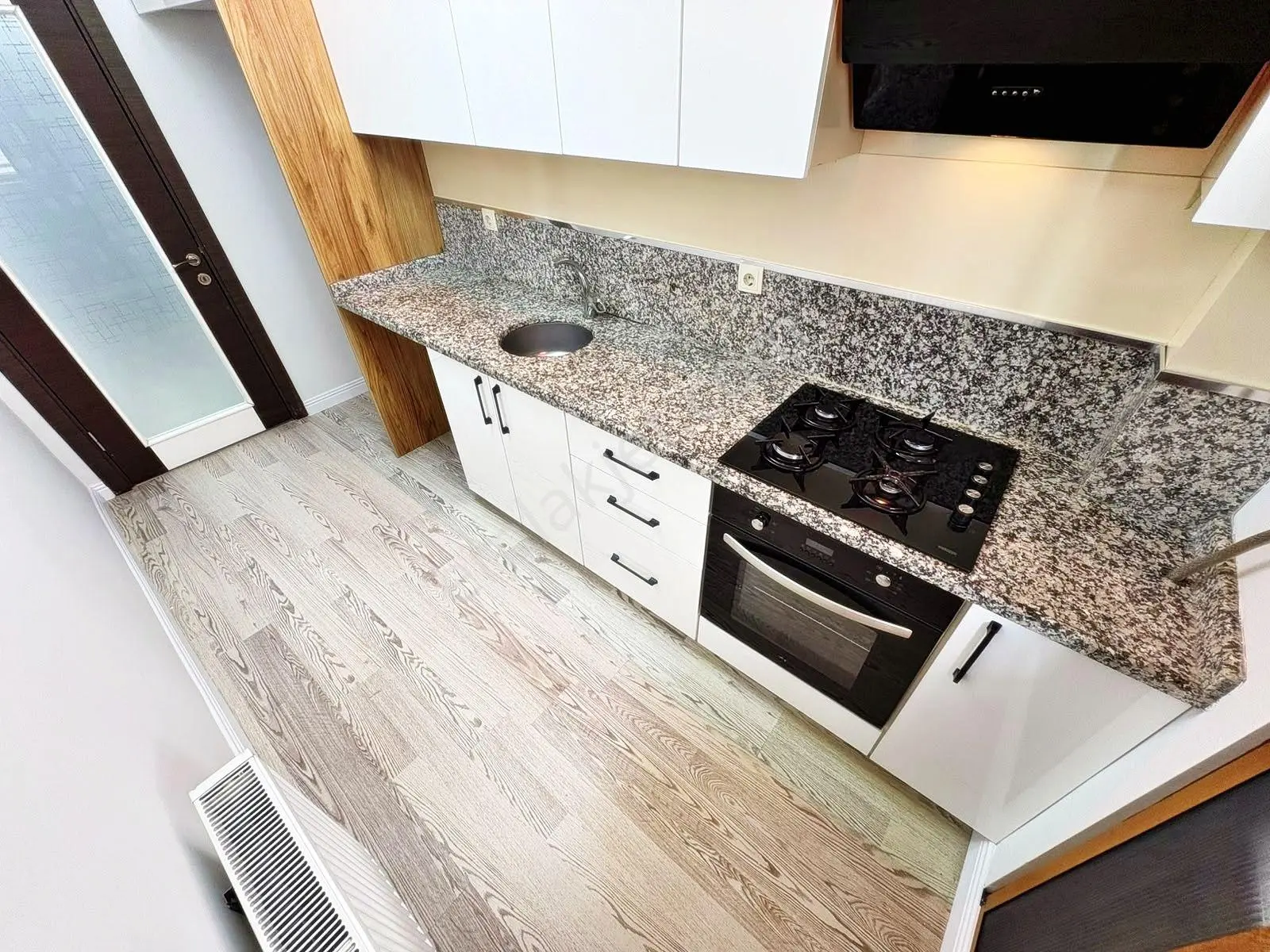 Aktiften Akçay'da Satılık 7 Yaşında Arakat Harika Tasarımlı 2+1 Daire — fotoğraf 24