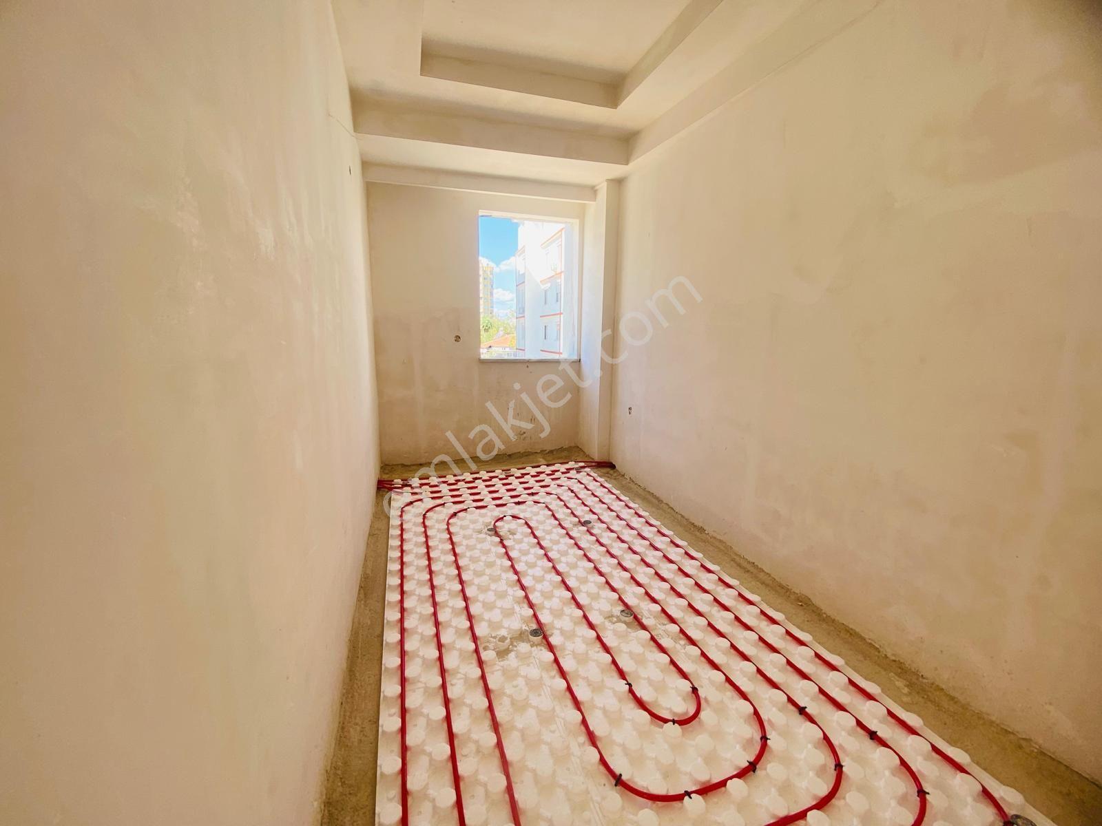 Merkezi Konumda Arakat Şık Yerden Isıtmalı 2+1 — fotoğraf 9