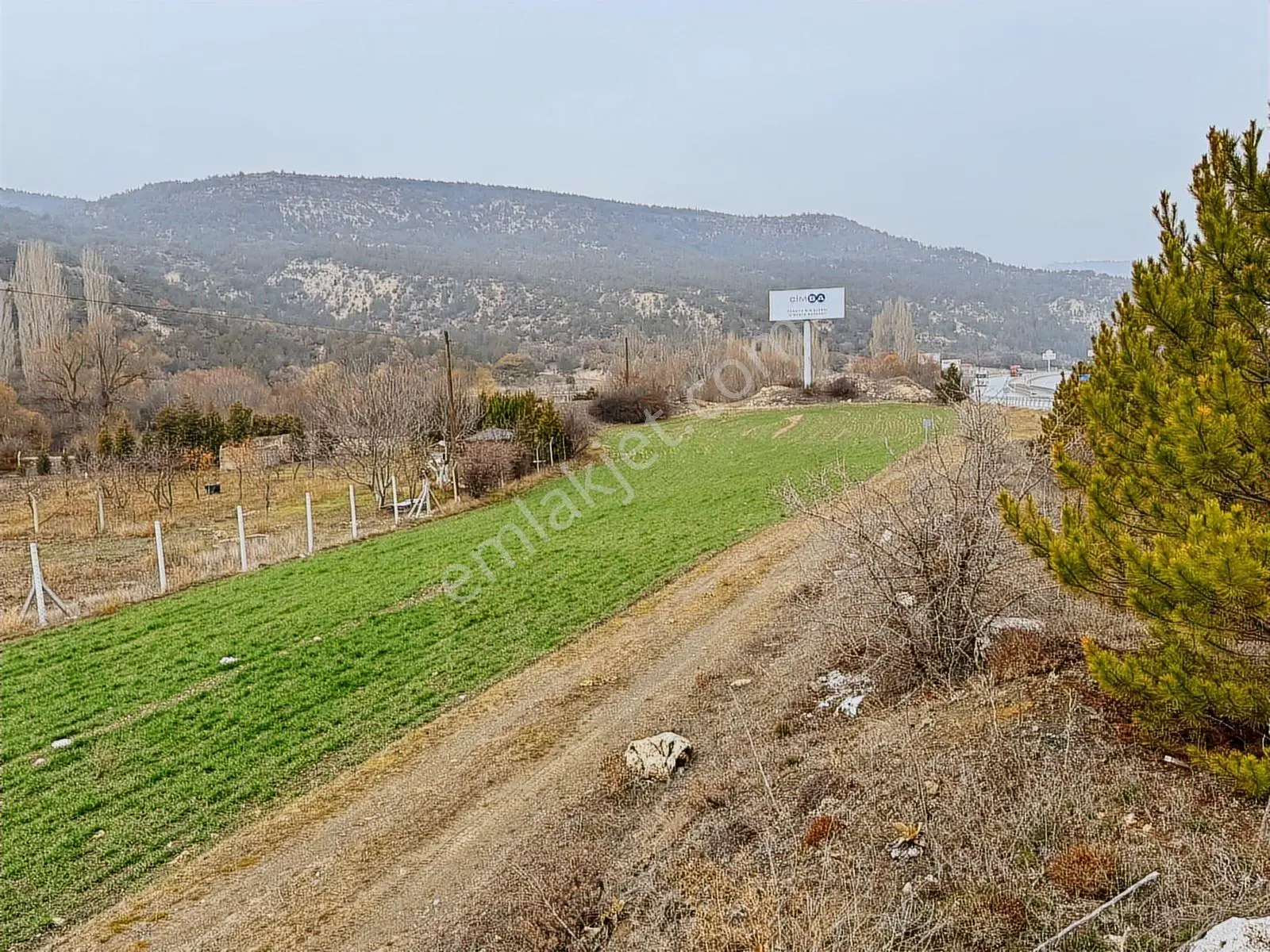 Blue Emlak'Tan Eskişehir Yolu 15.Km Yola Sıfır Tarla