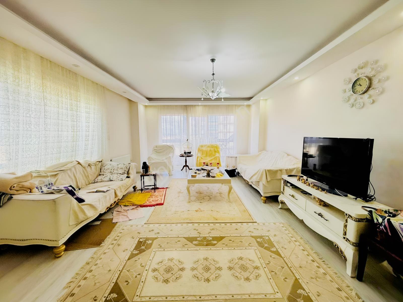 Güven'den 7/24 Güvenlikli Sitede Çift Balkon Ve Ebv. Banyolu 3+1 — fotoğraf 2