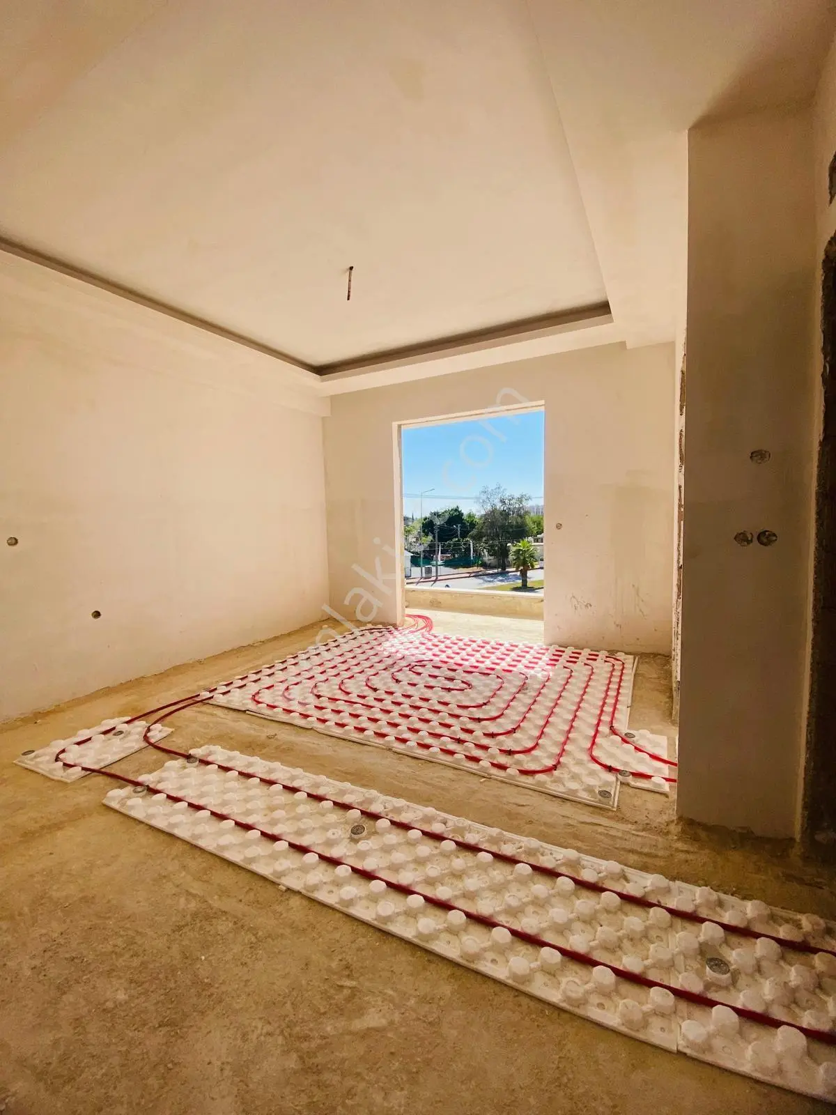 Merkezi Konumda Arakat Şık Yerden Isıtmalı 1+1 — fotoğraf 3