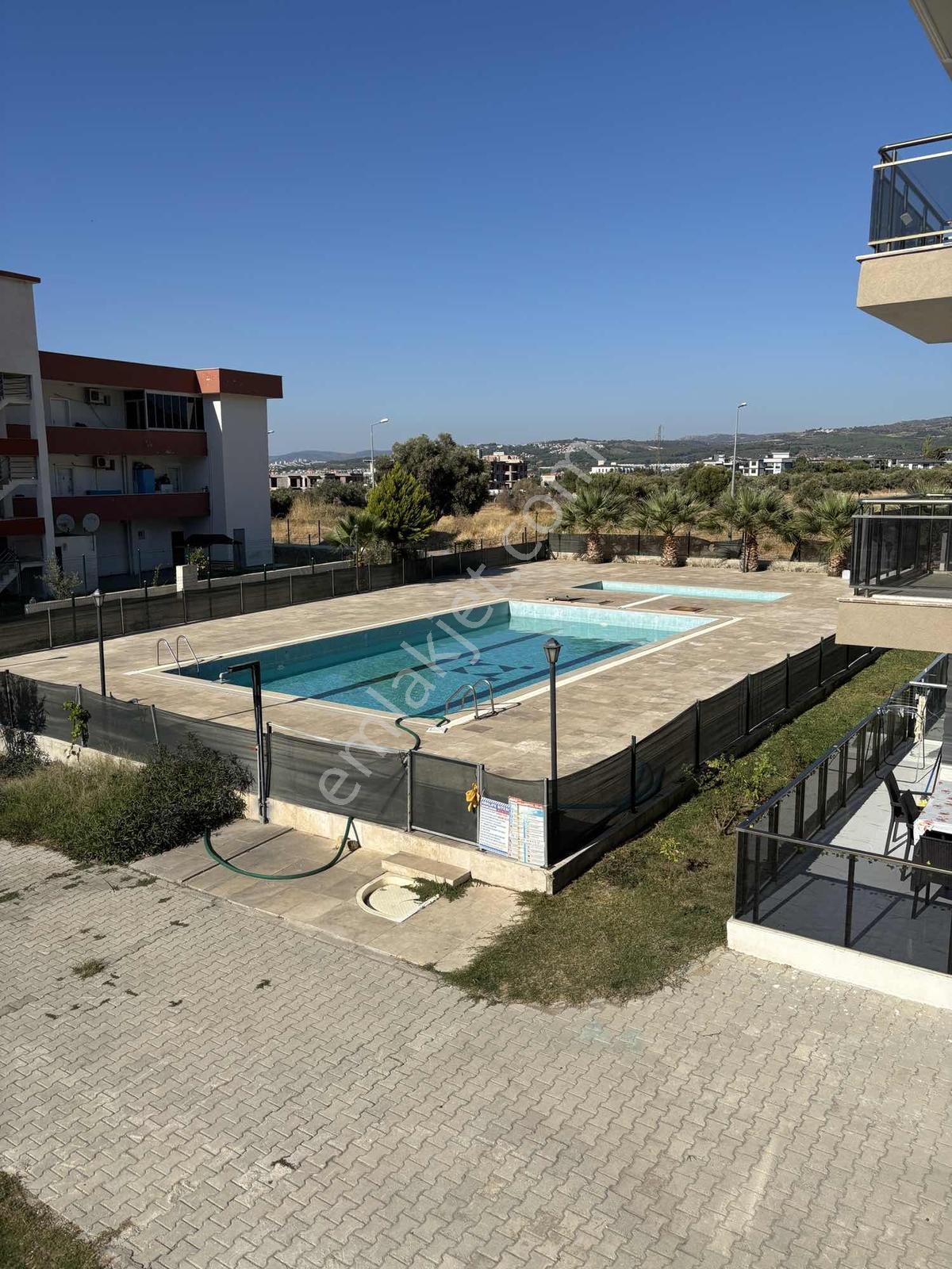Havuzlu Sitede Geniş 1+1 Daire — fotoğraf 2