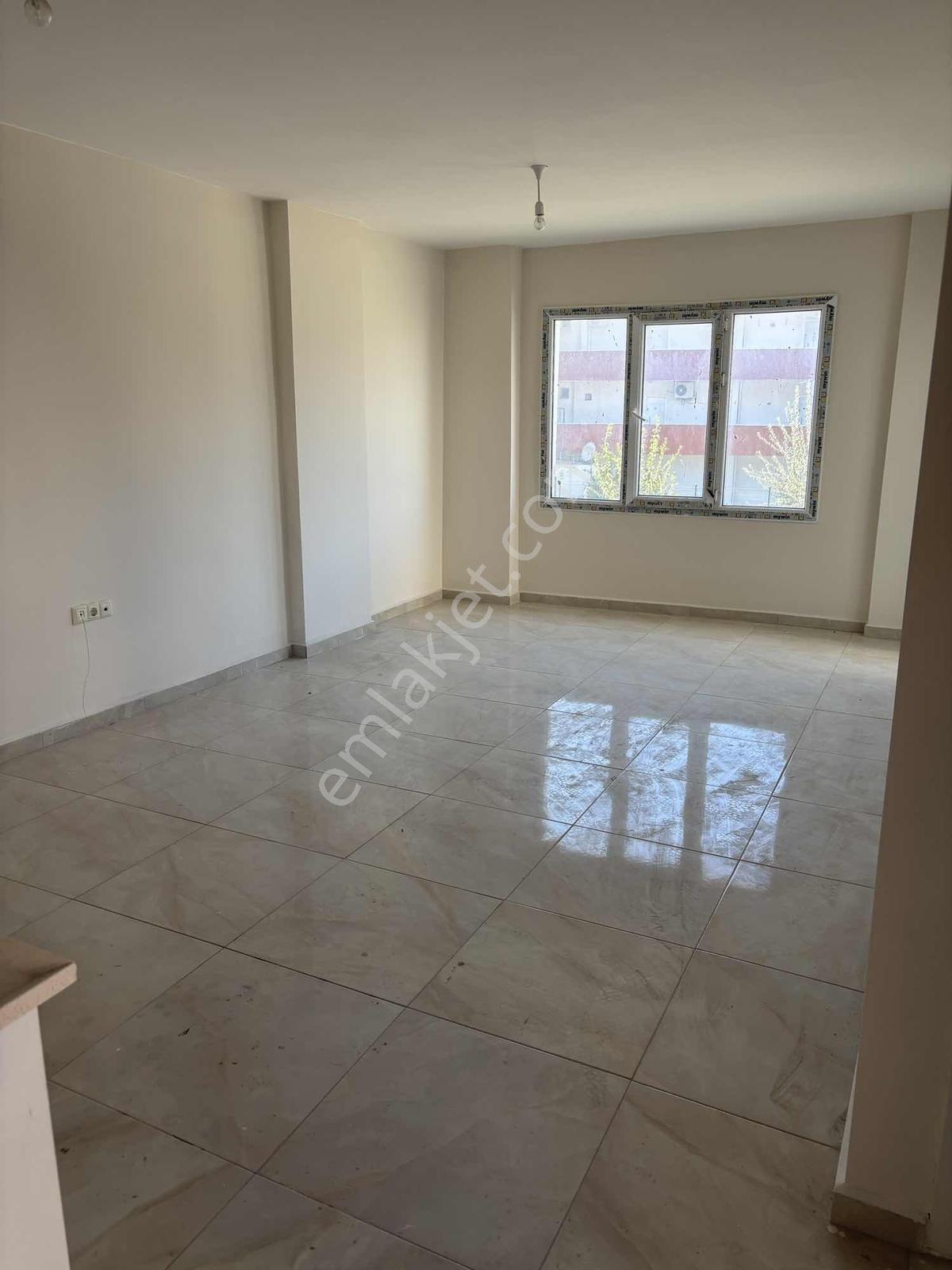 Havuzlu Sitede Geniş 1+1 Daire — fotoğraf 3