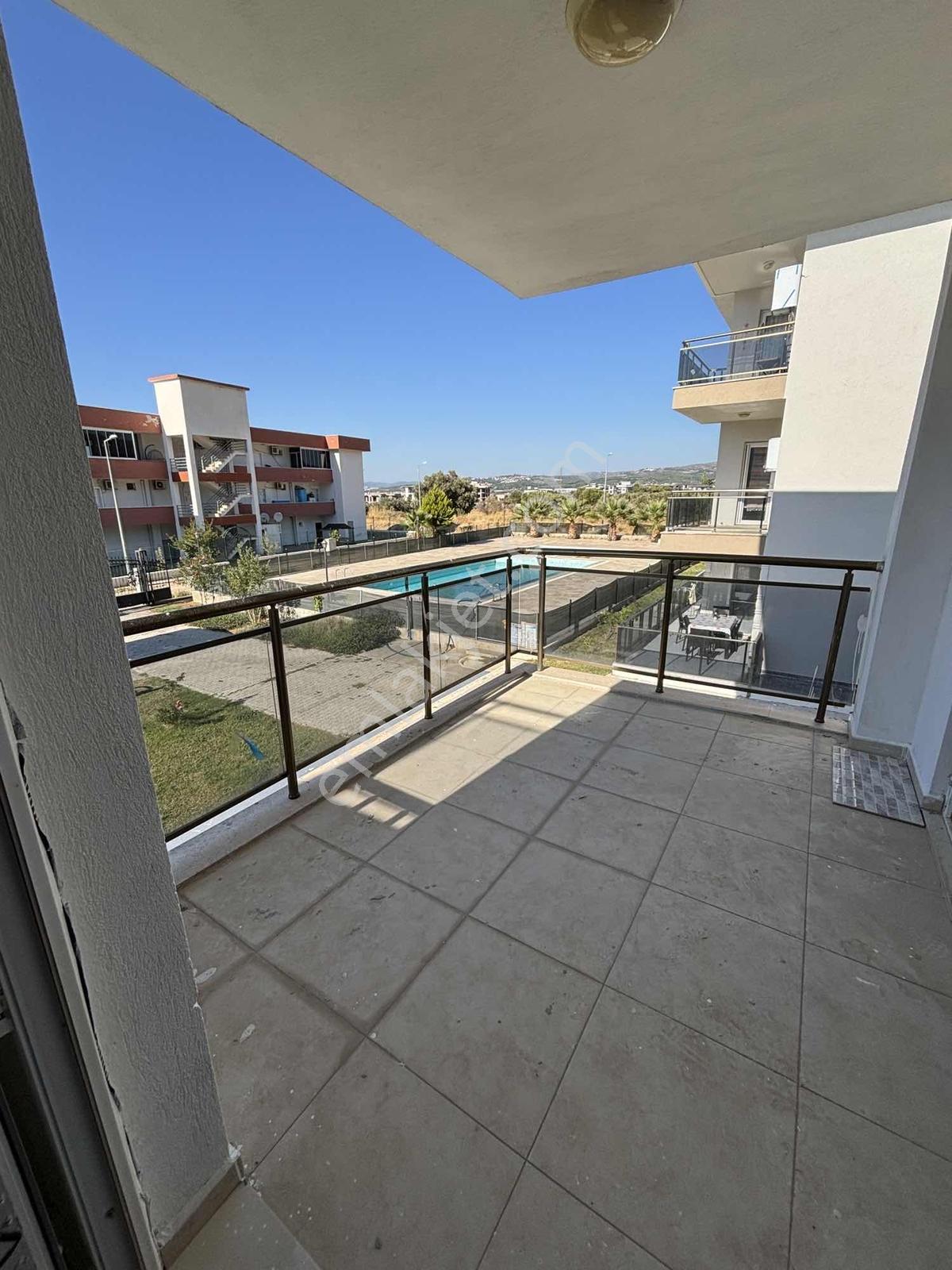 Havuzlu Sitede Geniş 1+1 Daire — fotoğraf 6
