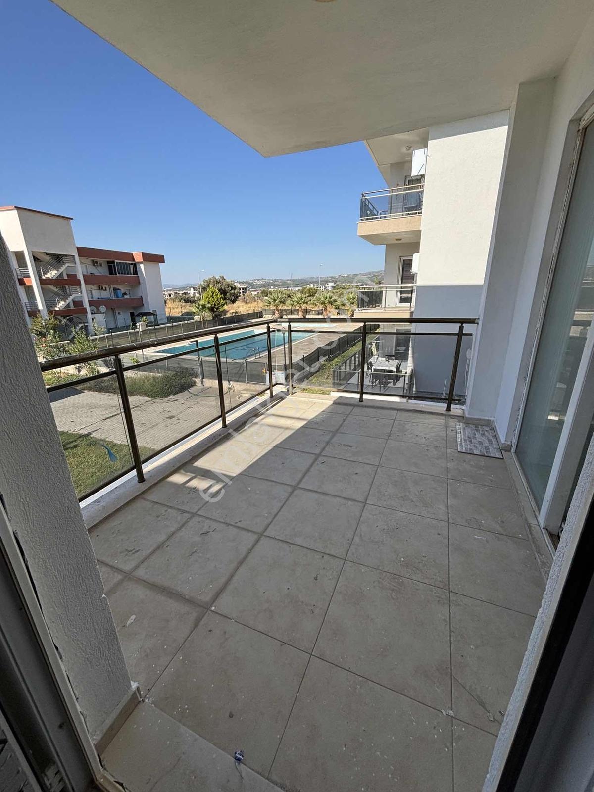 Havuzlu Sitede Geniş 1+1 Daire — fotoğraf 7