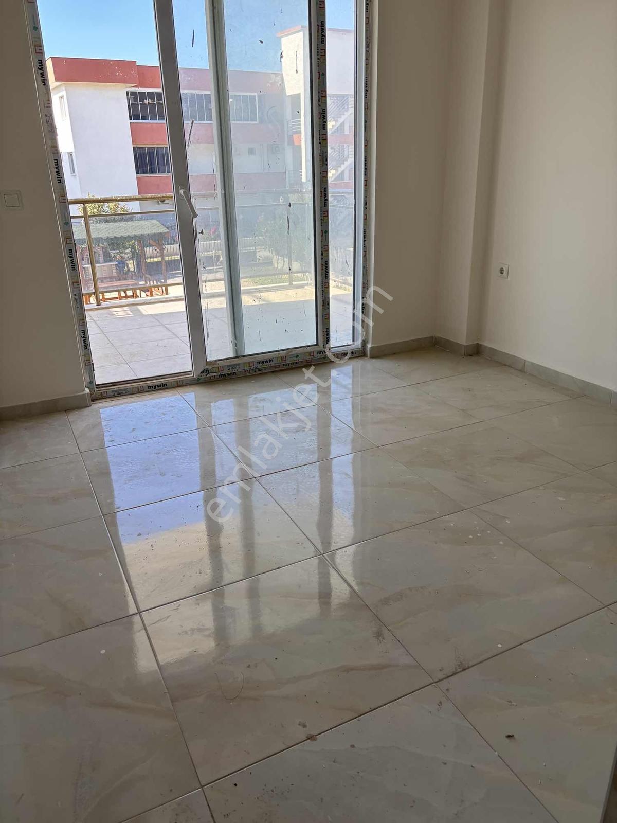 Havuzlu Sitede Geniş 1+1 Daire — fotoğraf 10