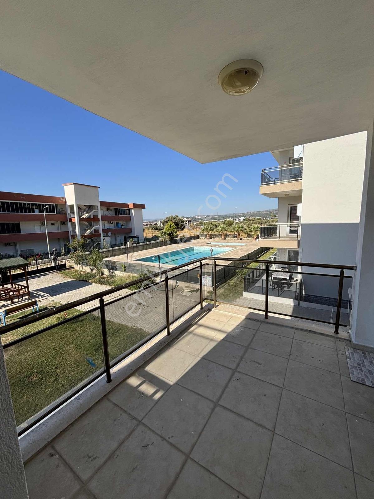 Havuzlu Sitede Geniş 1+1 Daire — fotoğraf 12