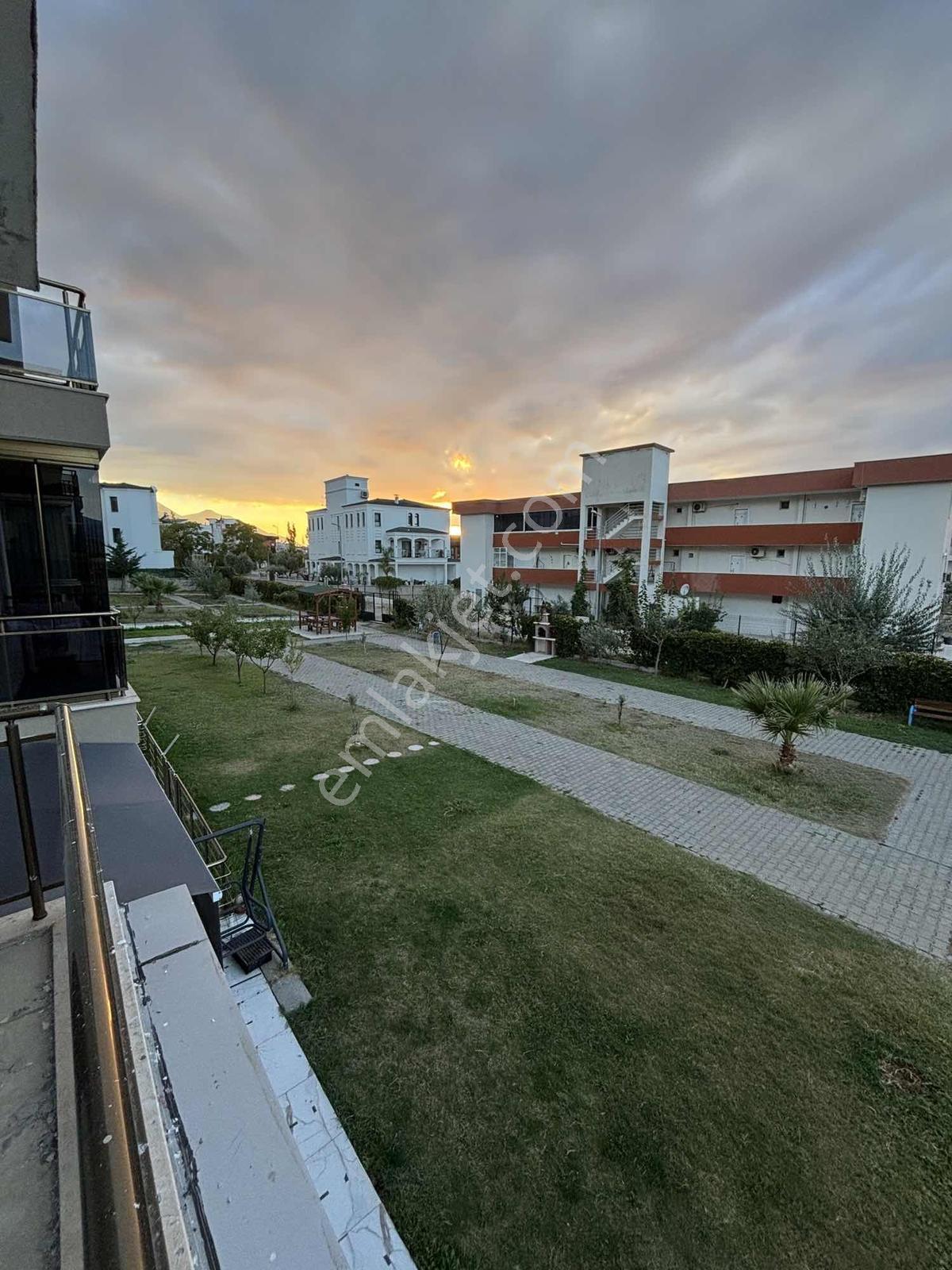 Havuzlu Sitede Geniş 1+1 Daire — fotoğraf 15