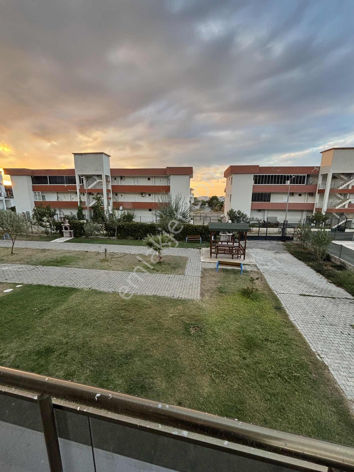 Havuzlu Sitede Geniş 1+1 Daire — fotoğraf 16