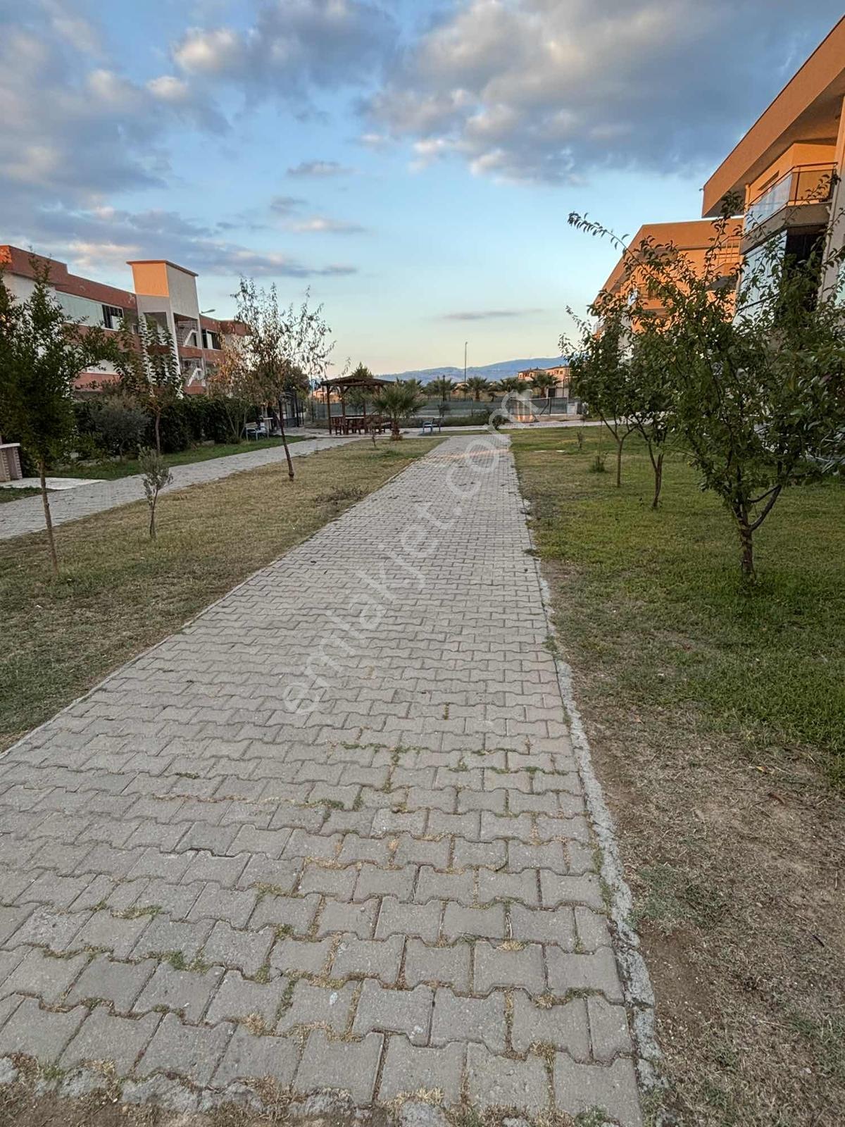 Havuzlu Sitede Geniş 1+1 Daire — fotoğraf 18