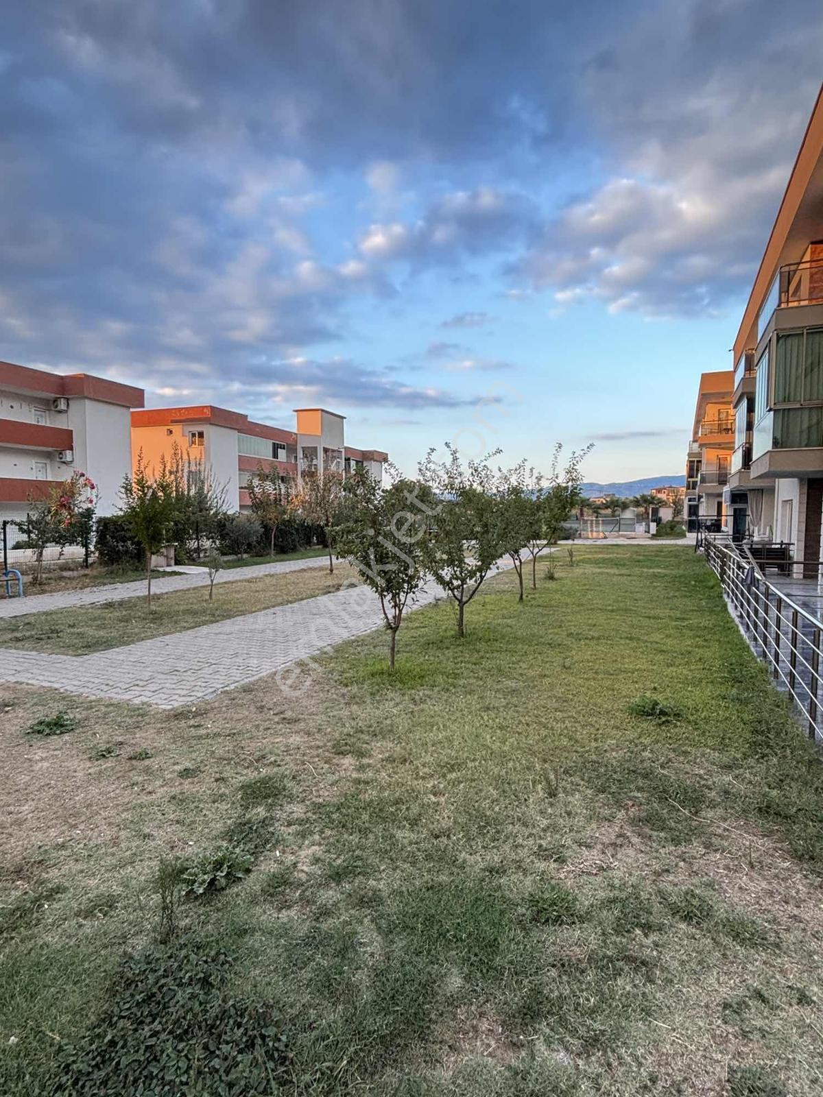 Havuzlu Sitede Geniş 1+1 Daire — fotoğraf 19