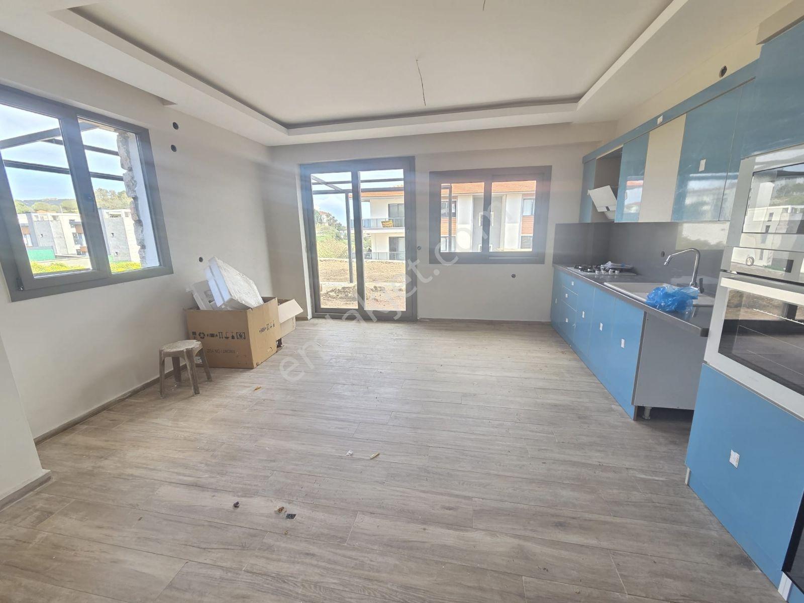 Yenifoça'da Sıfır Bahçeli 3+1 Kat Dubleksi — fotoğraf 34