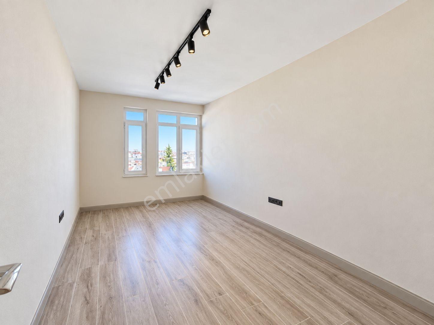 Doğu Garajı Mesken-ofis Kullanımına Uygun İçi Yapılı 3+1 — fotoğraf 10