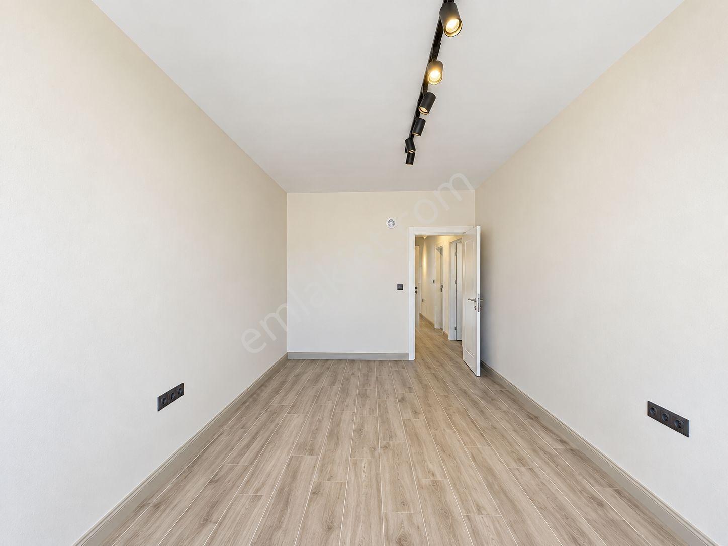 Doğu Garajı Mesken-ofis Kullanımına Uygun İçi Yapılı 3+1 — fotoğraf 11