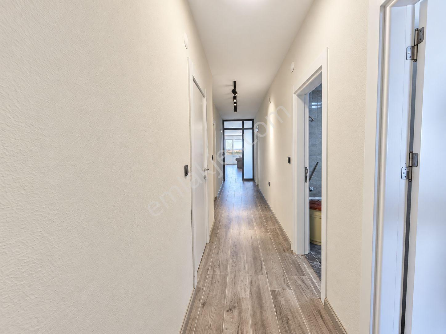 Doğu Garajı Mesken-ofis Kullanımına Uygun İçi Yapılı 3+1 — fotoğraf 17