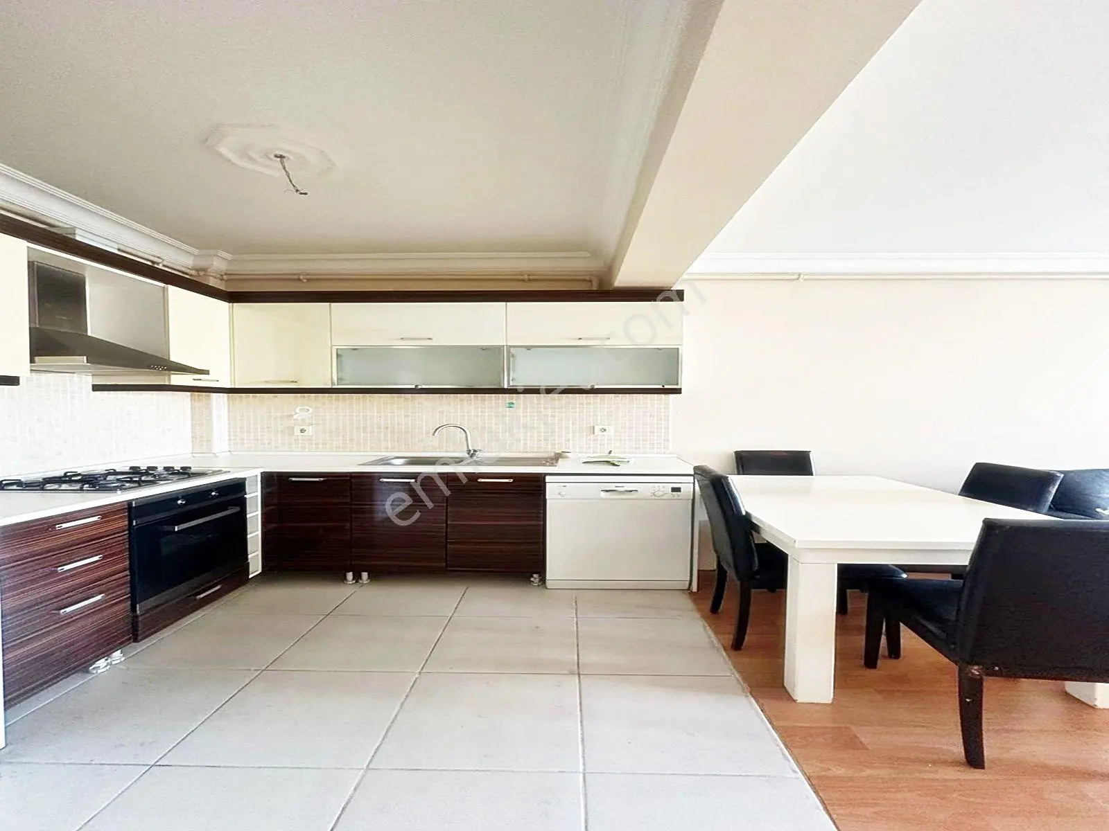 Nes Yapı'dan Beylikdüzün'de Site İçi Balkonlu 1+1 Satılık Daire!! — fotoğraf 4
